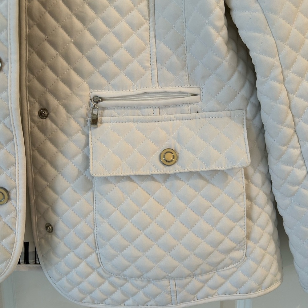 STAY WARM & COZY Women's Quilted White Jacket - Picture 5 of 12
